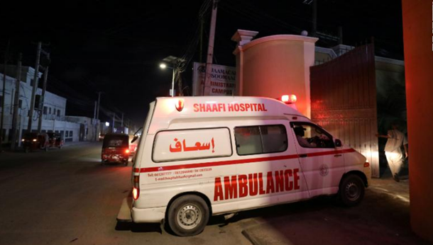 救护车载伤员赶往医院 图源：CNN