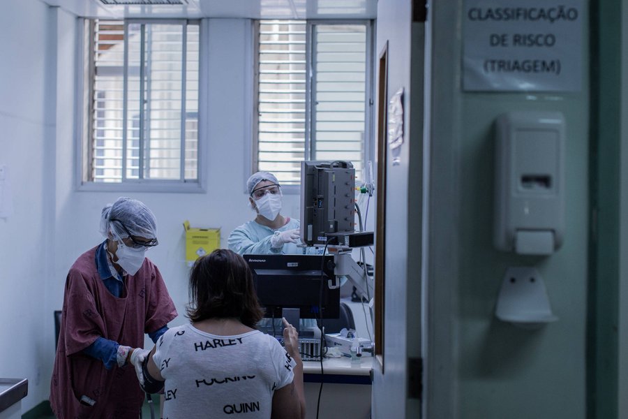 巴西单日新增确诊首超2万例 累计确诊数成全球第二