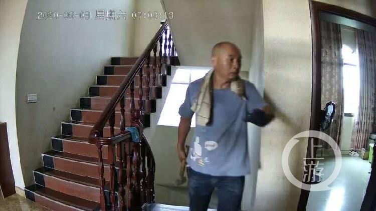 7f19fc95719aea66df02af4be5d9a4bb.jpg 江西凶杀案致2死1伤 嫌犯刚出狱仍在逃