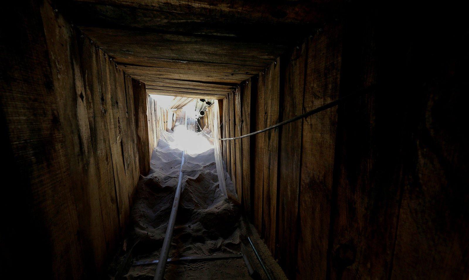 美墨边境发现400米长未完工隧道 边境执法人员判定与走私有关