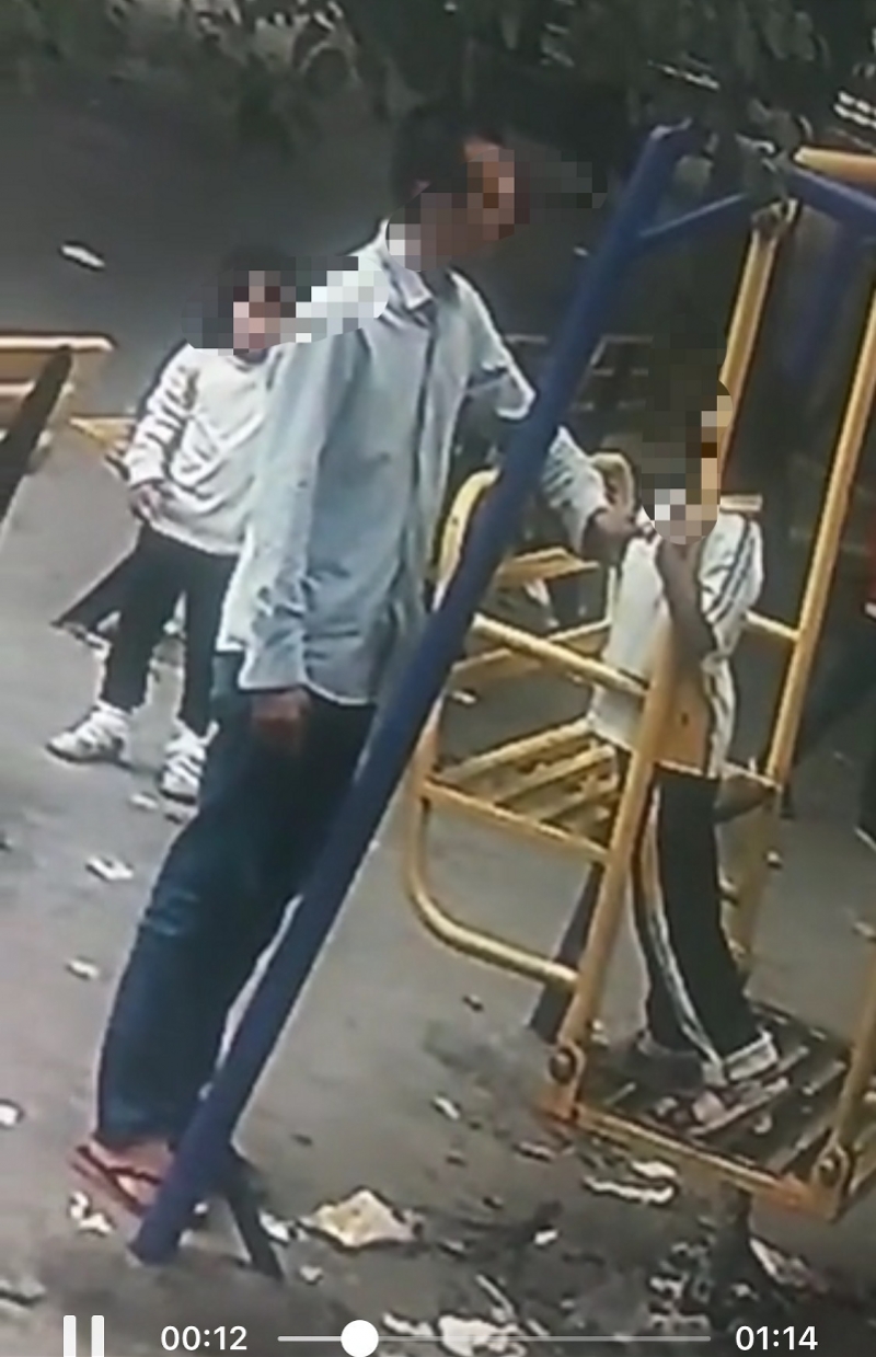 广东普宁某中学门口一男子当两名儿童面猥亵女学生!已被刑拘