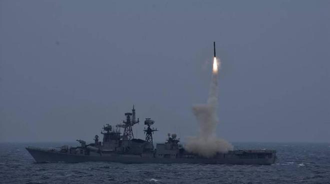 印度时隔一周再次试射布拉莫斯巡航导弹 称精准命中靶舰