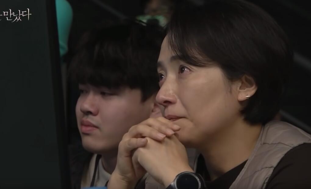 纪录片《遇见你》：韩国一位妈妈借助VR和已故女儿“重逢”，让人泪奔！