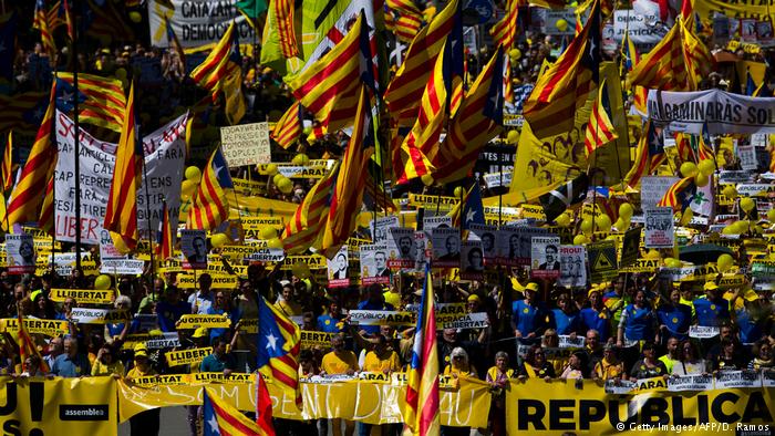 支持独立派 巴塞罗那爆发大规模示威