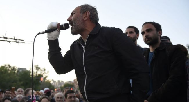 亚美尼亚反对派领导人宣布开始封路活动