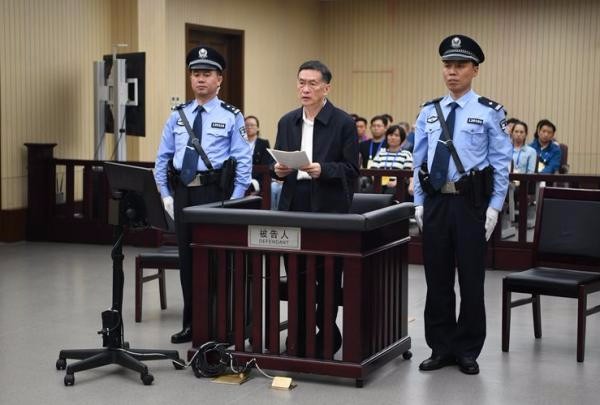 2.06亿人民币!省委秘书长跟省委书记比着贪
