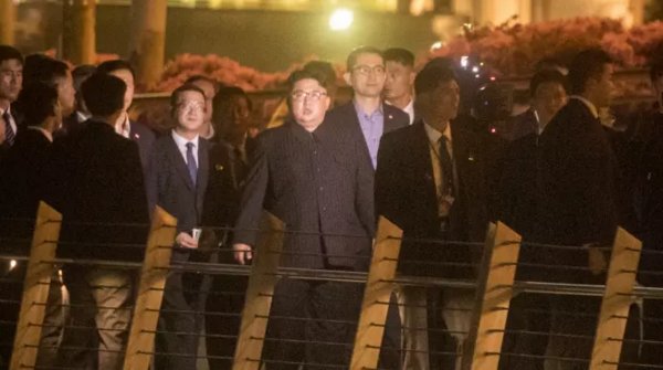 金正恩借新加坡画面暗示朝鲜发展愿景