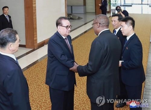 朝鲜外交总指挥李洙墉访问古巴后途经莫斯科回国