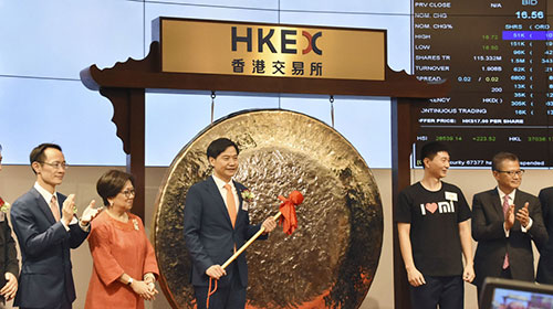 互联网公司扎堆去香港敲钟，港交所的锣不够用了