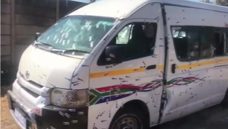 南非一载出租车司机协会成员的巴士遭袭 致11死4伤