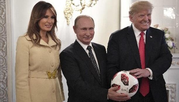 普京送特朗普的足球被安检了！