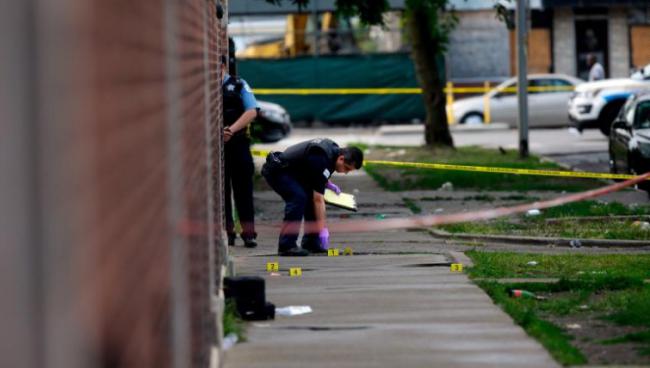 美国芝加哥一天内发生多起枪击案 44人中枪5人死