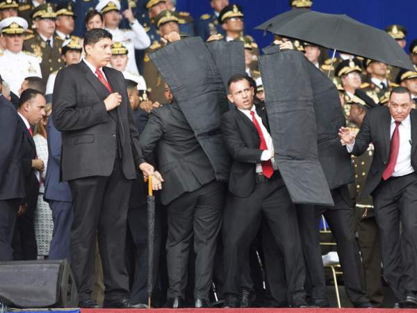 委内瑞拉总统演讲现场遭无人机爆炸袭击
