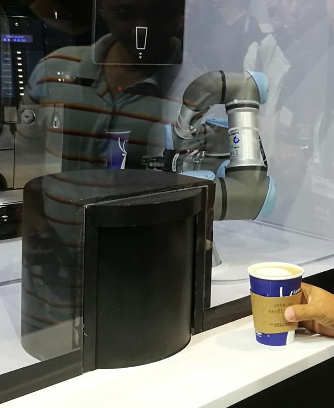 2018世界机器人大会开幕 前沿机器人北京“交锋”