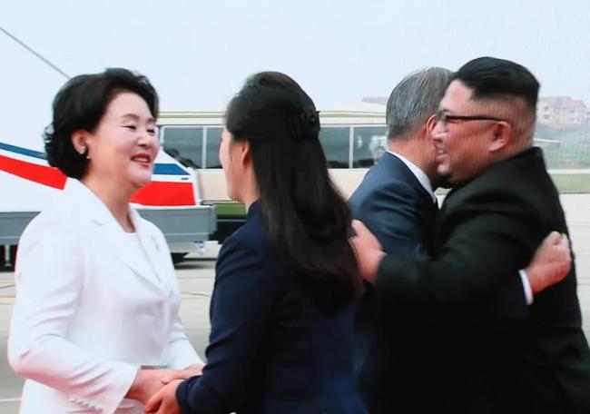 金正恩尽显“国际范”，低姿态展示“正常化”朝鲜