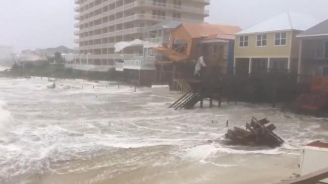 1992年以来最强飓风“迈克尔”袭击美国弗罗里达州