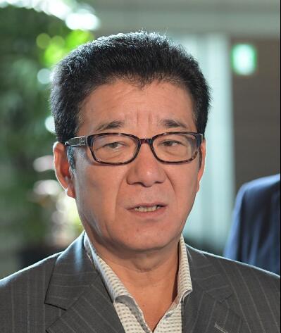 日本大阪知事被指把公务车当作吸烟室后喊冤