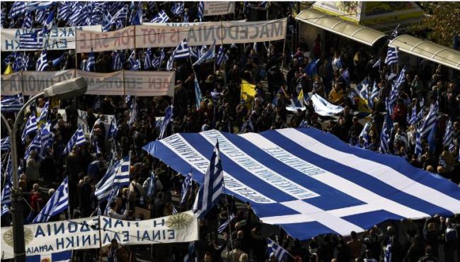 希腊民众街头抗议马其顿改国民