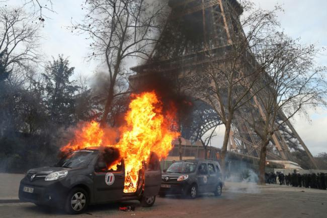 巴黎遭遇“黄马甲”第13轮示威 暴力事件升级