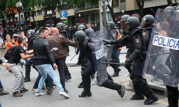 加泰罗尼亚分离主义者审判在即 马德里数千人抗议政府和解姿态