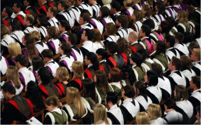 英国顶尖大学将减少来自中产阶级学生的录取名额