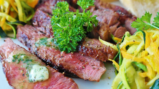 日本首次培养出“人造牛排” 有望替代传统肉类