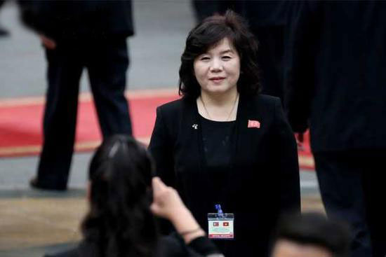 朝媒官宣国家新领导层全家福 唯一女性引关注