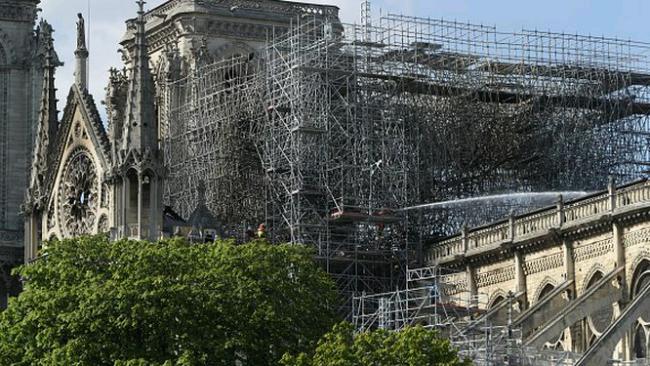 巴黎圣母院重建构想引发争议