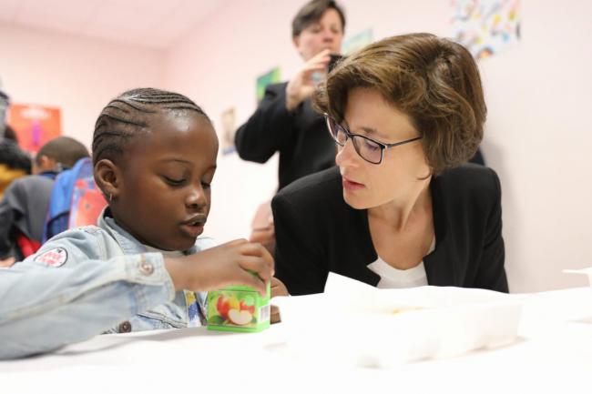 马克龙扶贫计划：政府出资600万支持学校提供免费早餐