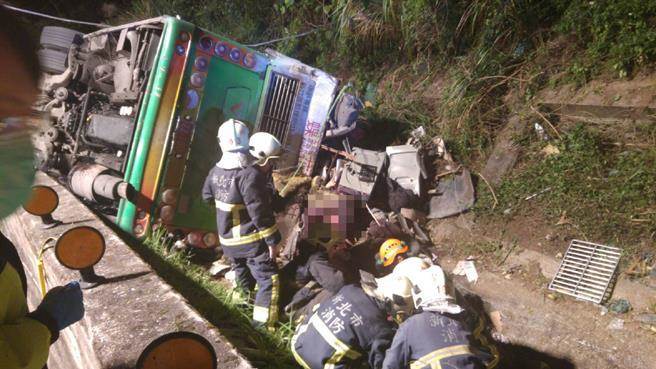 一文读懂已致34人死亡的台湾游览车事故