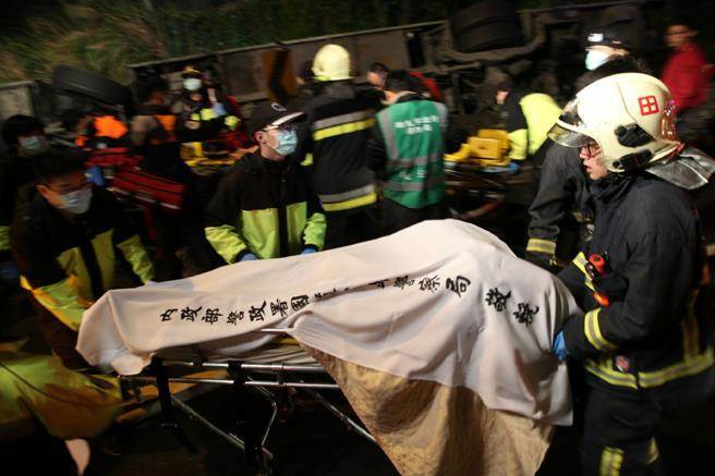 一文读懂已致34人死亡的台湾游览车事故