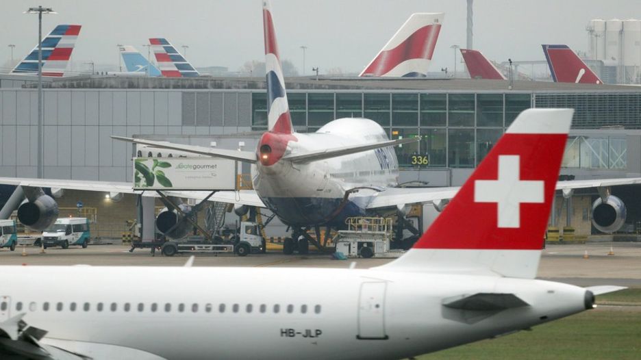 英国议员呼吁政府将机票税费减半