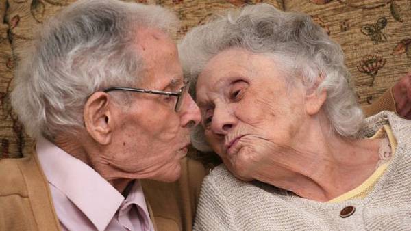 英国夫妇二战失散  结婚80年终于团圆