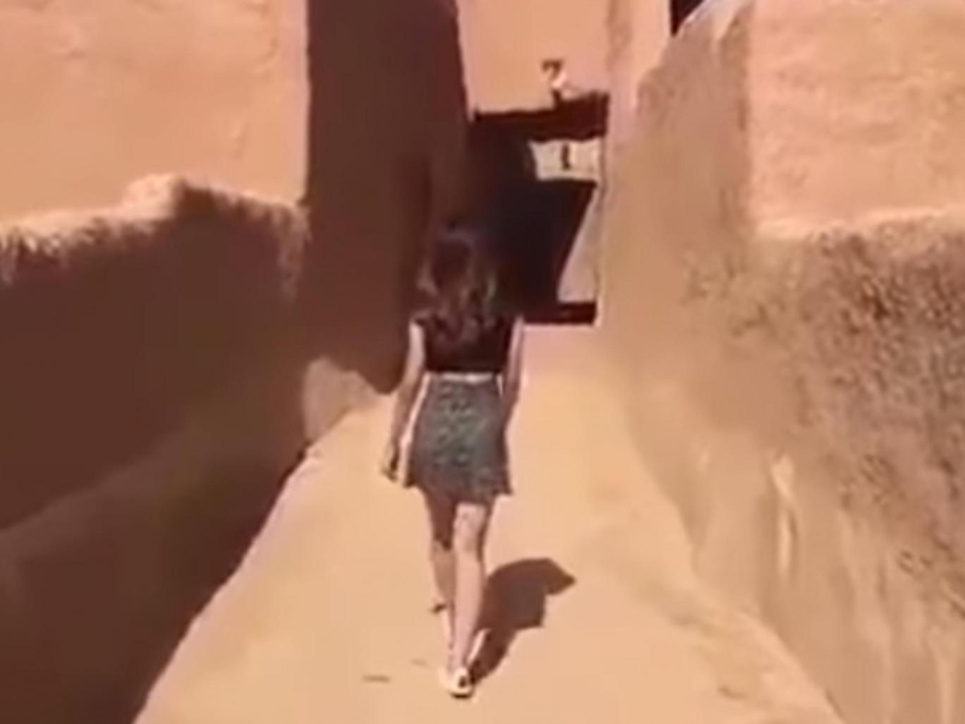 女子身穿迷你裙古城行走 被沙特警方逮捕