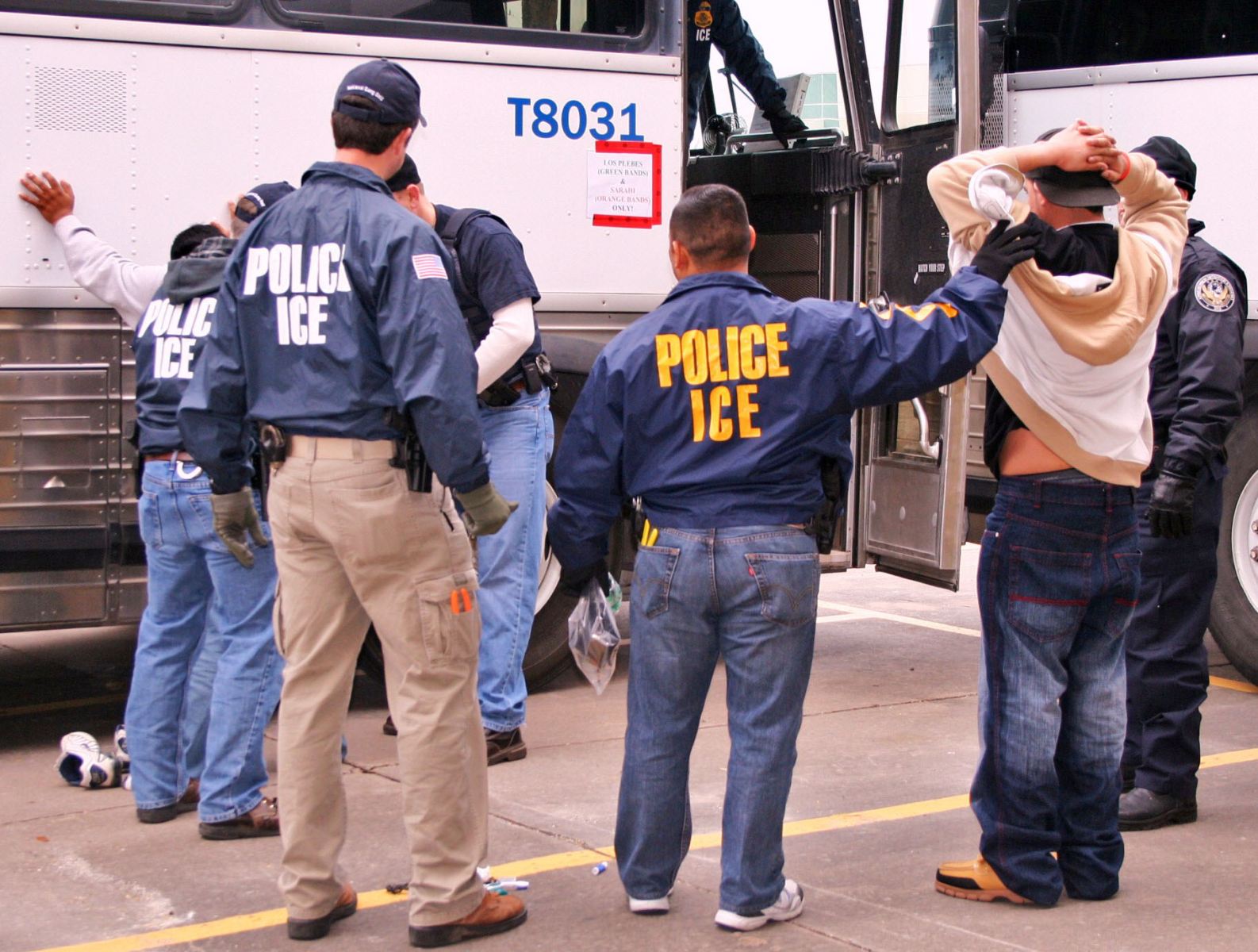 美国移民及海关执法局全美逮捕数百名无证移民