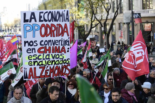 经济学家批欧洲央行：“疯狂”政策将毁灭西班牙50年