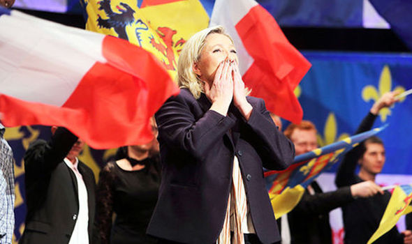 法国大选首轮：勒庞马克龙胜出