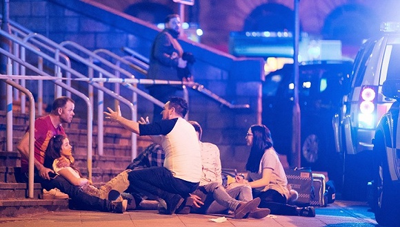 曼彻斯特“可怕一夜”：目击者回忆爆炸混乱现场