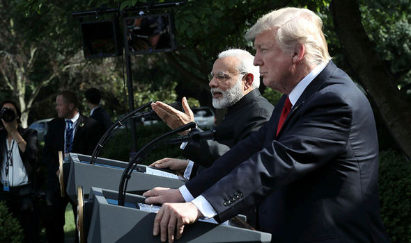 特朗普会面印度总理 自封“社交达人”