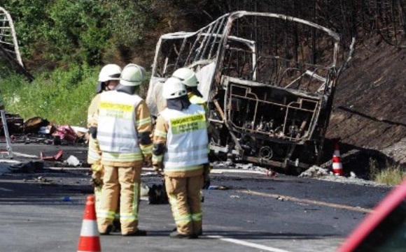 德国老年旅游团大巴横遇车祸 18人丧生