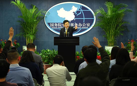 1484192445576062474.jpg 蔡“告洋状”于事无补 国台办促认“九二共识”