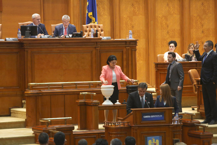 罗马尼亚执政党弹劾自己政府 要把总理赶下台