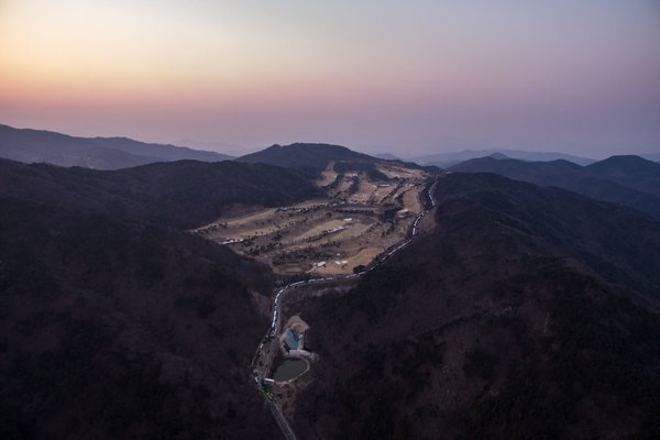 韩国外交部长强烈暗示将继续部署萨德