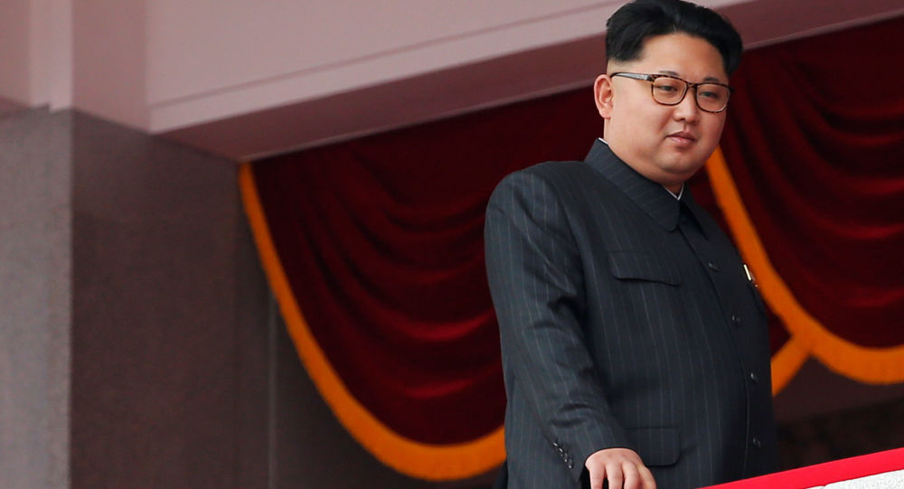 韩国政府一直视喜怒无常的朝鲜领袖金正恩为心腹大患，更多次传出有意密谋暗杀金对方。日媒近日报道称韩国前总统朴槿惠曾计划暗杀金正恩。据悉，金正恩因为恐被暗杀而失眠，而对于身边的人，他只相信妹妹金与正。