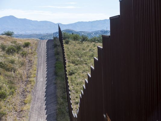特朗普的边境墙引来了官司