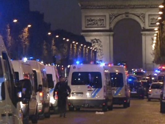 巴黎又发生恐袭警方搜查了恐怖分子的住所