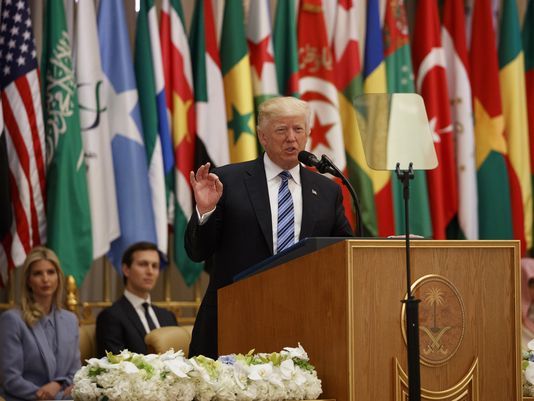 特朗普在沙特呼吁团结起来共同打击“伊斯兰极端主义”