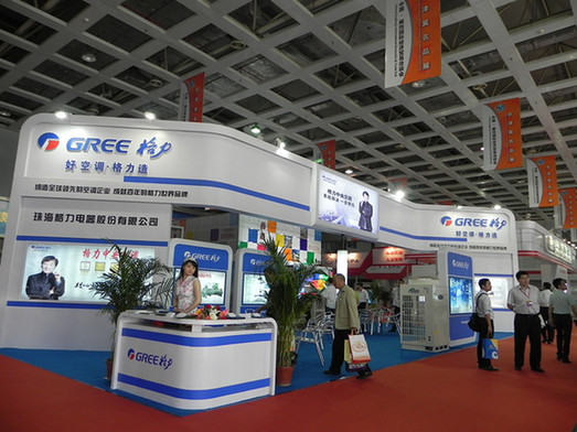 珠海银隆于2009年底成立于广东省珠海市,是一家新兴纯电动汽车相关生产商。除珠海市外,还在河北省拥有2家工厂。据悉拥有年产3.3万辆纯电动巴士的产能。珠海银隆2015年生产了纯电动巴士3189辆,是中国第7大纯电动巴士生产商。2015财年(截至2015年12月)销售额为38亿6185万元。 作为中国最大的空调厂商,格力的空调销量陷入低迷。8月19日发布的2016年1~6月数据显示,销售额为491亿8282万元,同比下滑1.