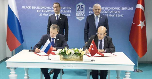 俄罗斯与土耳其签署解除贸易限制声明