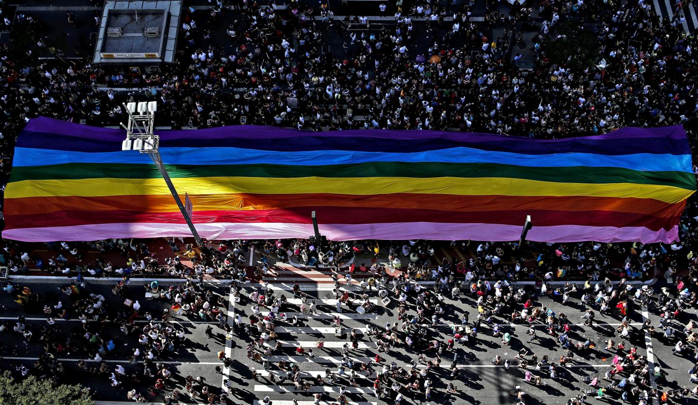圣保罗现最大规模LGBT游行 抵制宗教捆绑世俗世界观
